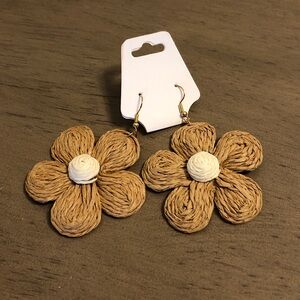 Basket Weave Natural Colored Flower Fashion Jewelry Earrings